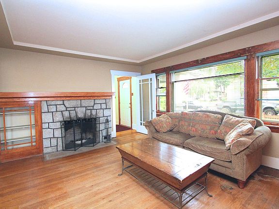 5th image of 3854 Tacoma Ave S