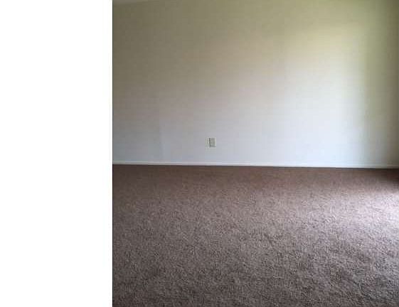 5th image of 910 Garnet Dr