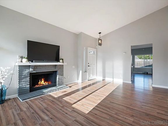 5th image of 742 Foxwood Dr
