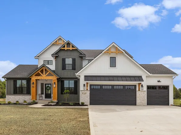 5544 Kingsfield Dr, Wyoming, MI 49418