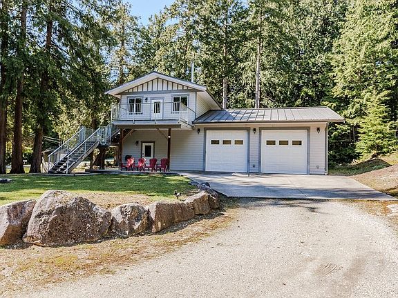 2nd image of 1356 Roberts Creek Rd