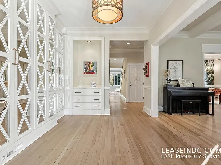 4927 Eskridge Ter NW — Photo 4