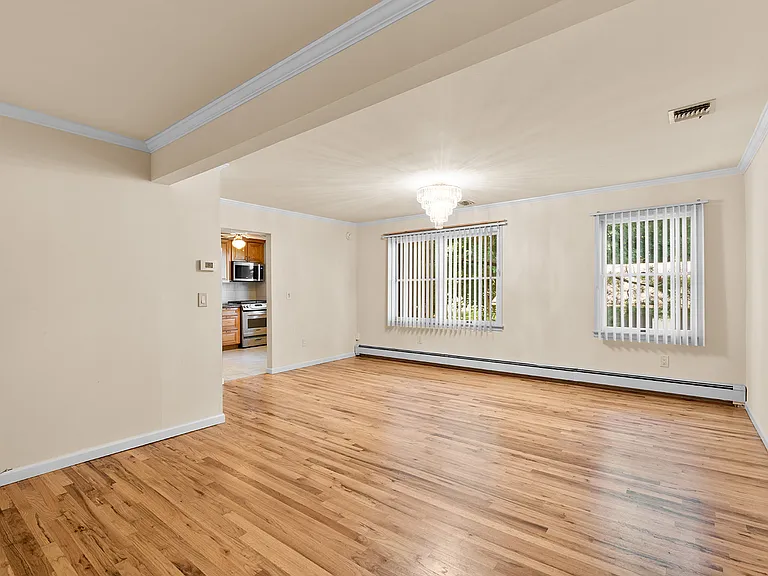 607 Grove St — Photo 16