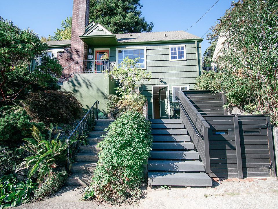 Private entrance and private deck