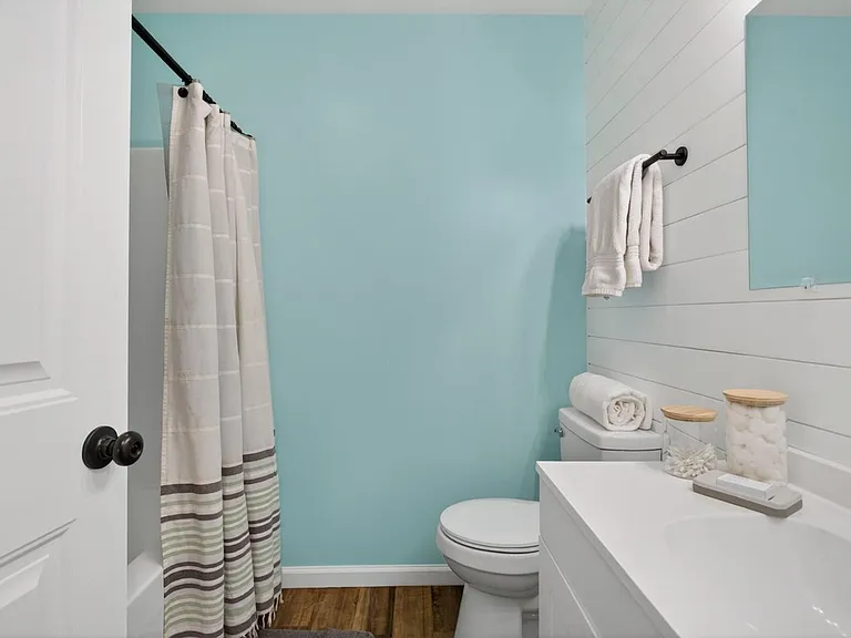 135 Swallow Dr — Photo 32