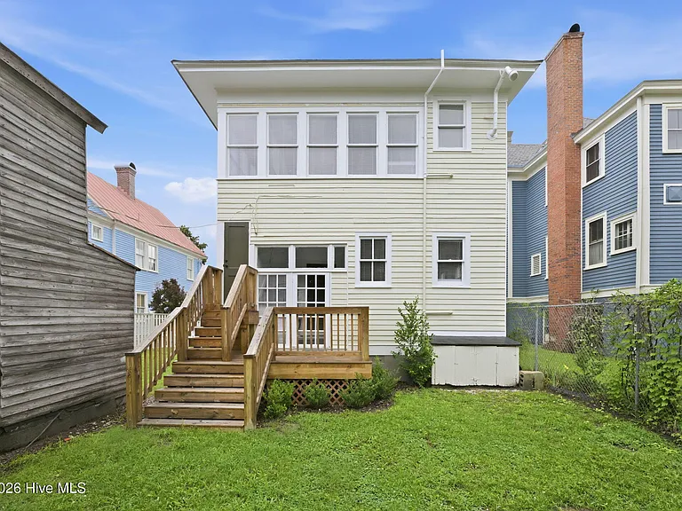 511 Middle St #C — Photo 14