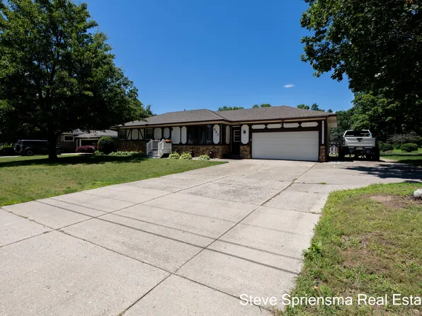 997 Cypress Dr, Jenison, MI 49428