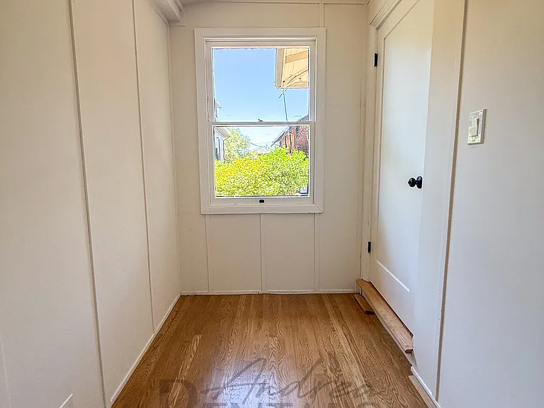 1329 Oxford St — Photo 4