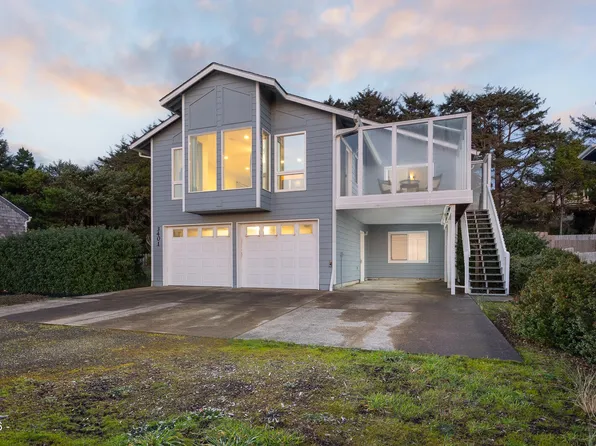 3401 NW Hidden Lake Dr, Waldport, OR 97394