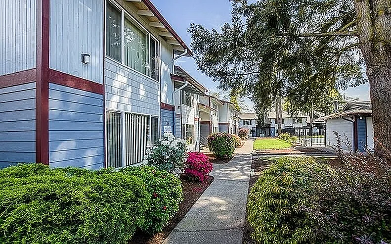 Silver Lea Apartments - Eugene Oregon