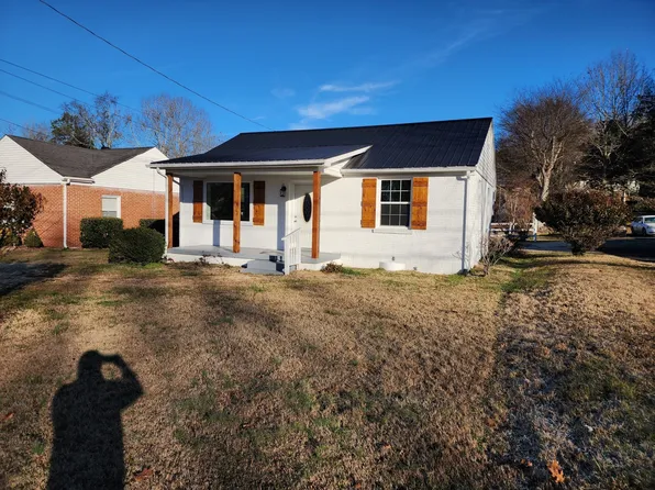 621 Jefferson Ave E, Carthage, TN 37030