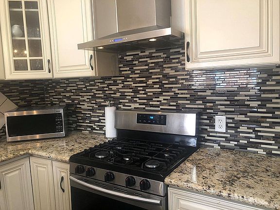 3rd image of 706 E Santa Paula St