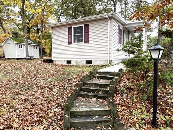 87 18th Street, Wading River, NY 11792