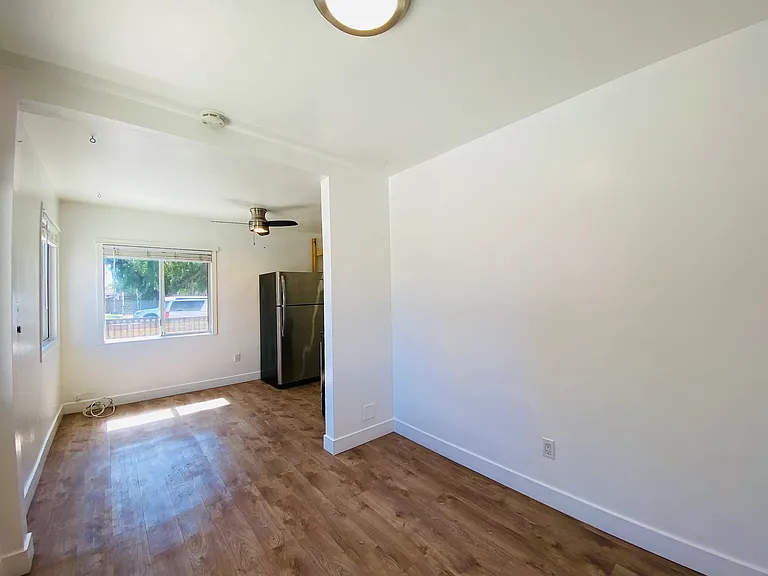 411 G St #A — Photo 7