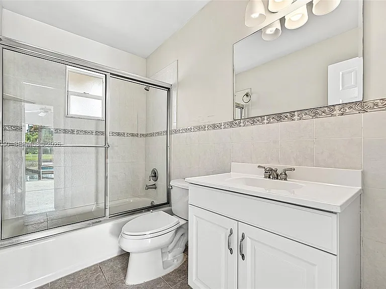 2832 NW 10th Ave — Photo 21