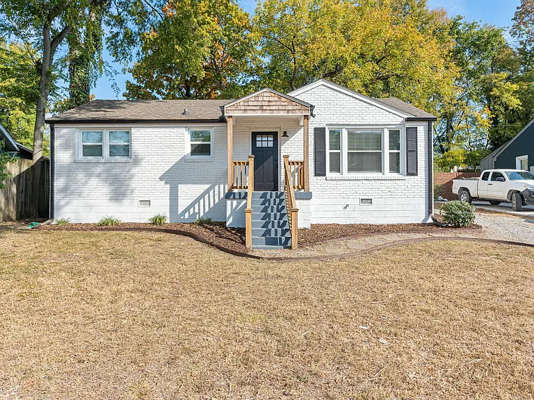 1023 Seymour Ave — Photo 1