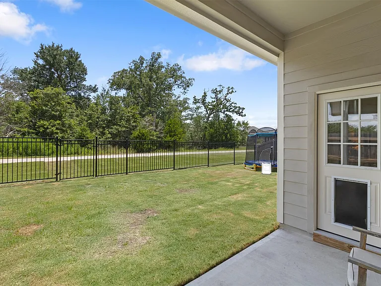 1262 Gainesville Dr — Photo 31
