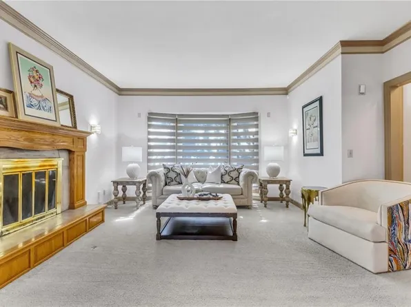 240 E 30th St, Kansas City, MO 64108