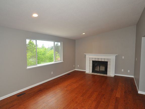 4th image of 2900 31st St SE