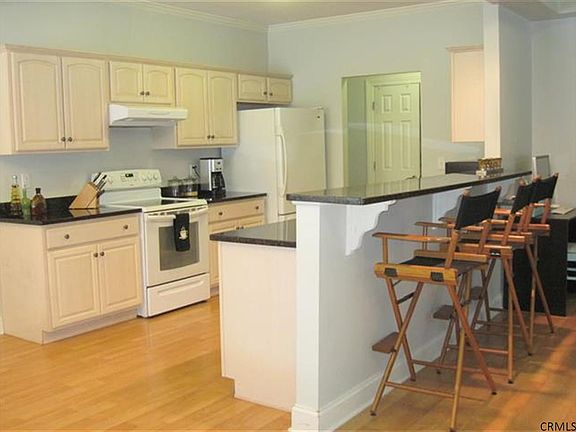 3rd image of 204 Valley Point Dr