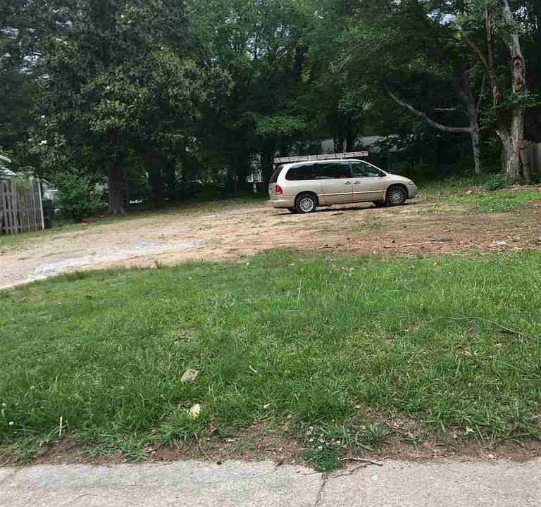 2nd image of 2205 Poole Rd