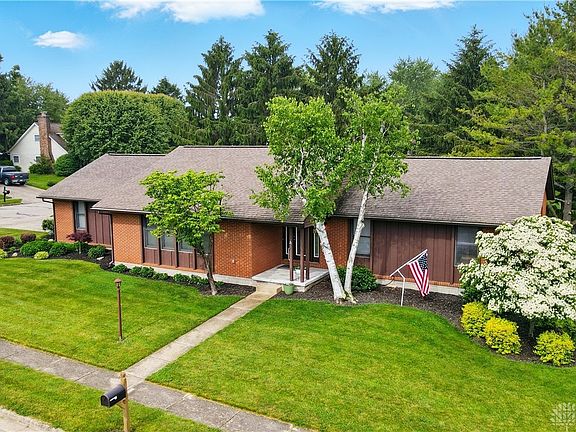 3rd image of 21 Garden Cir