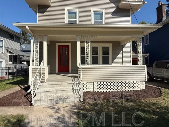 19 N May St, Aurora, IL 60506