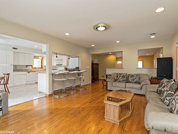 3rd image of 2037 N 75th Ave