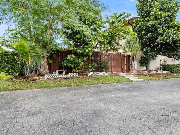 4240 S Landar Dr, Lake Worth, FL 33463