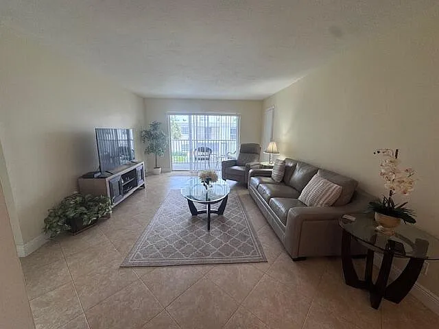 6475 Bay Club Dr #4 — Photo 3