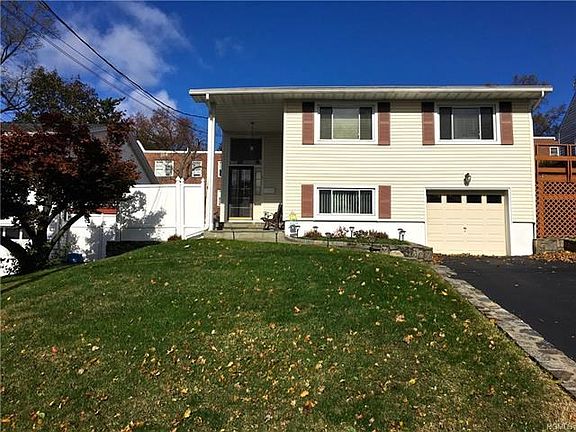 Extensive front and rear lawn on this cul-de-sac!