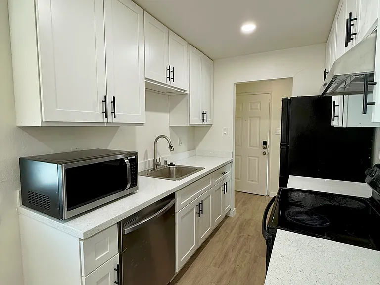 916 Dornajo Way #4 — Photo 2