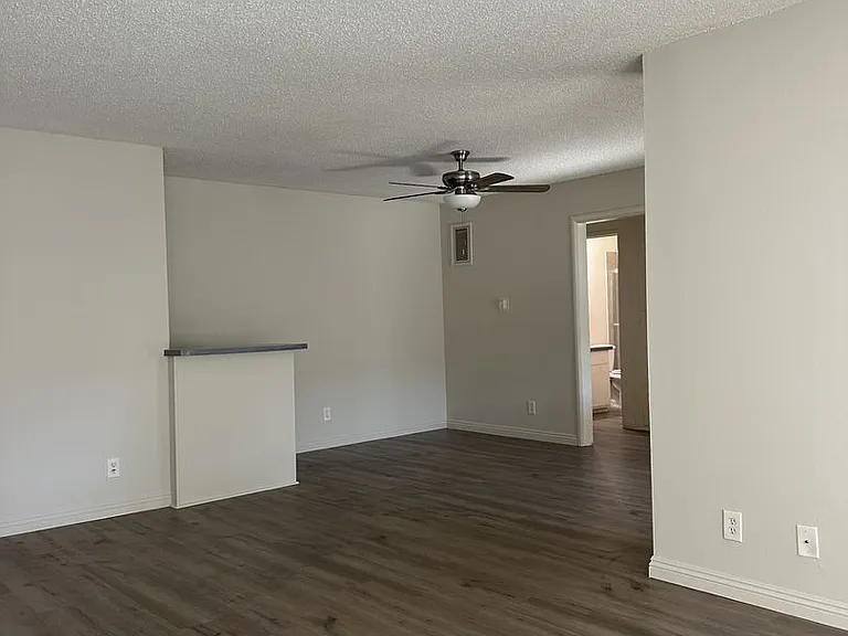Maison De Michelle Apartments — Photo 25