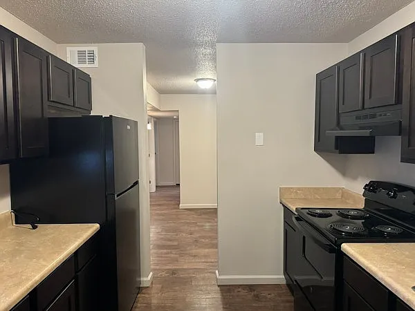 Pine Tree Apartments — Photo 1