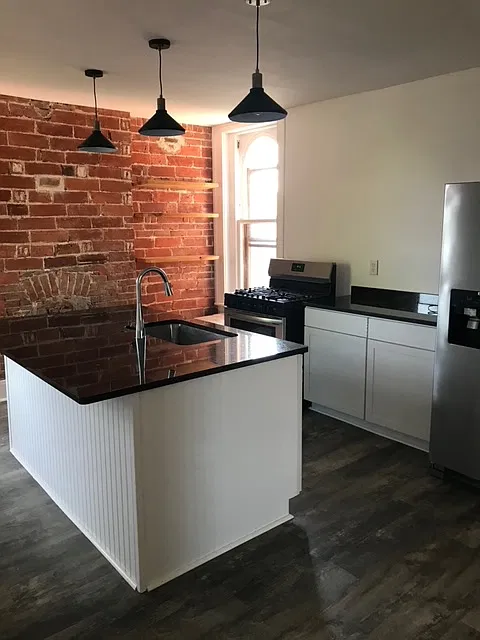 2 bed, 1300 sqft, $1,900 — Photo 4