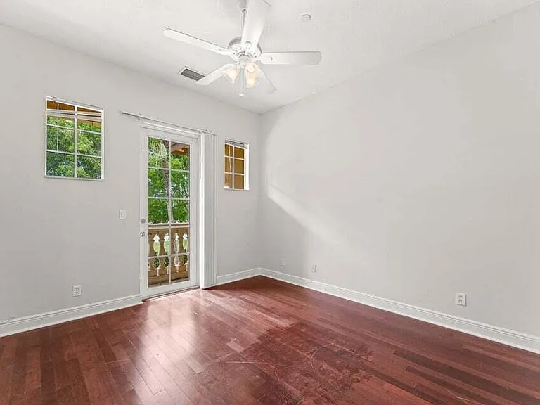 210 NE 69th Cir — Photo 22