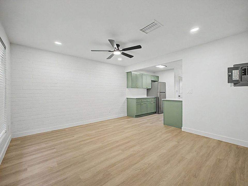 1st image of 1804 E Concorda Dr #18