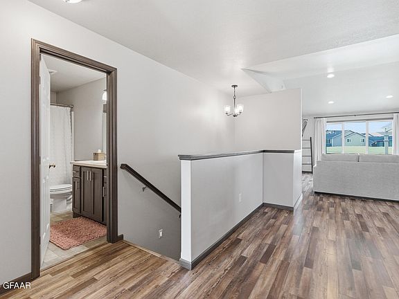 4th image of 1023 58th Ave S