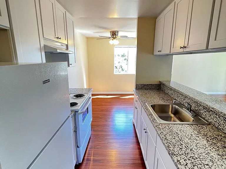 2157 Carlmont Dr — Photo 4
