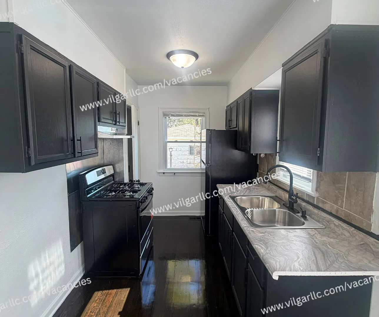 Newly Renovated 2 Bedroom 1 Bathroom unit. — Photo 3