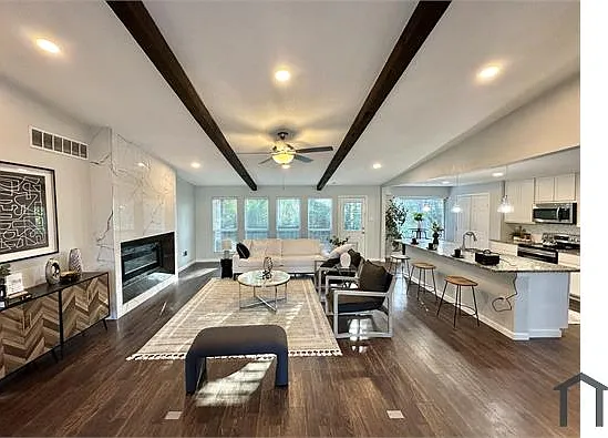 4 bed, 2250 sqft, $3,500 — Photo 2