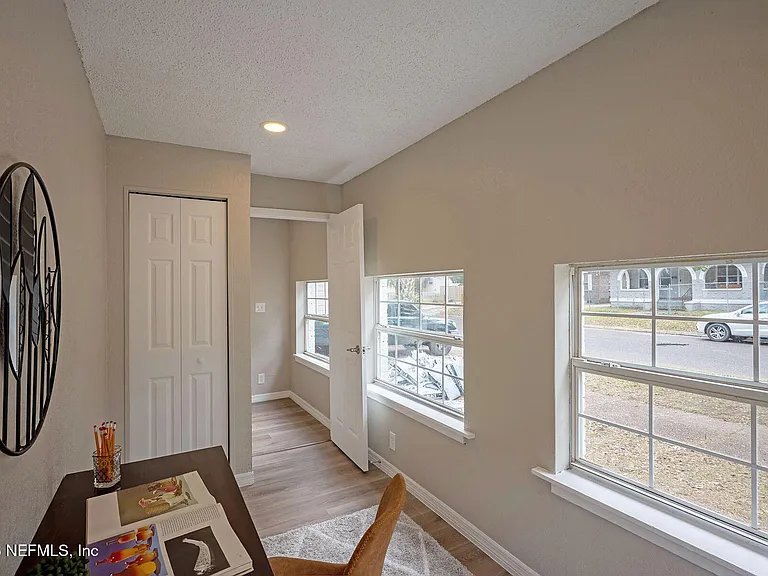 325 Alder St — Photo 7