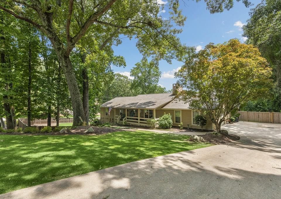 1st image of 845 Tall Oaks Dr
