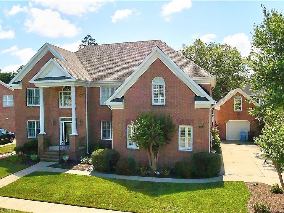 4160 Square Feet of Move-in ready home: note detached garage at right with guest suite on 2nd floor.
