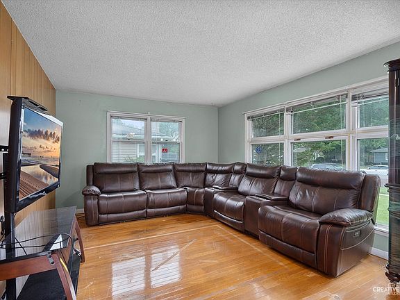 2nd image of 1356 Carol Pl