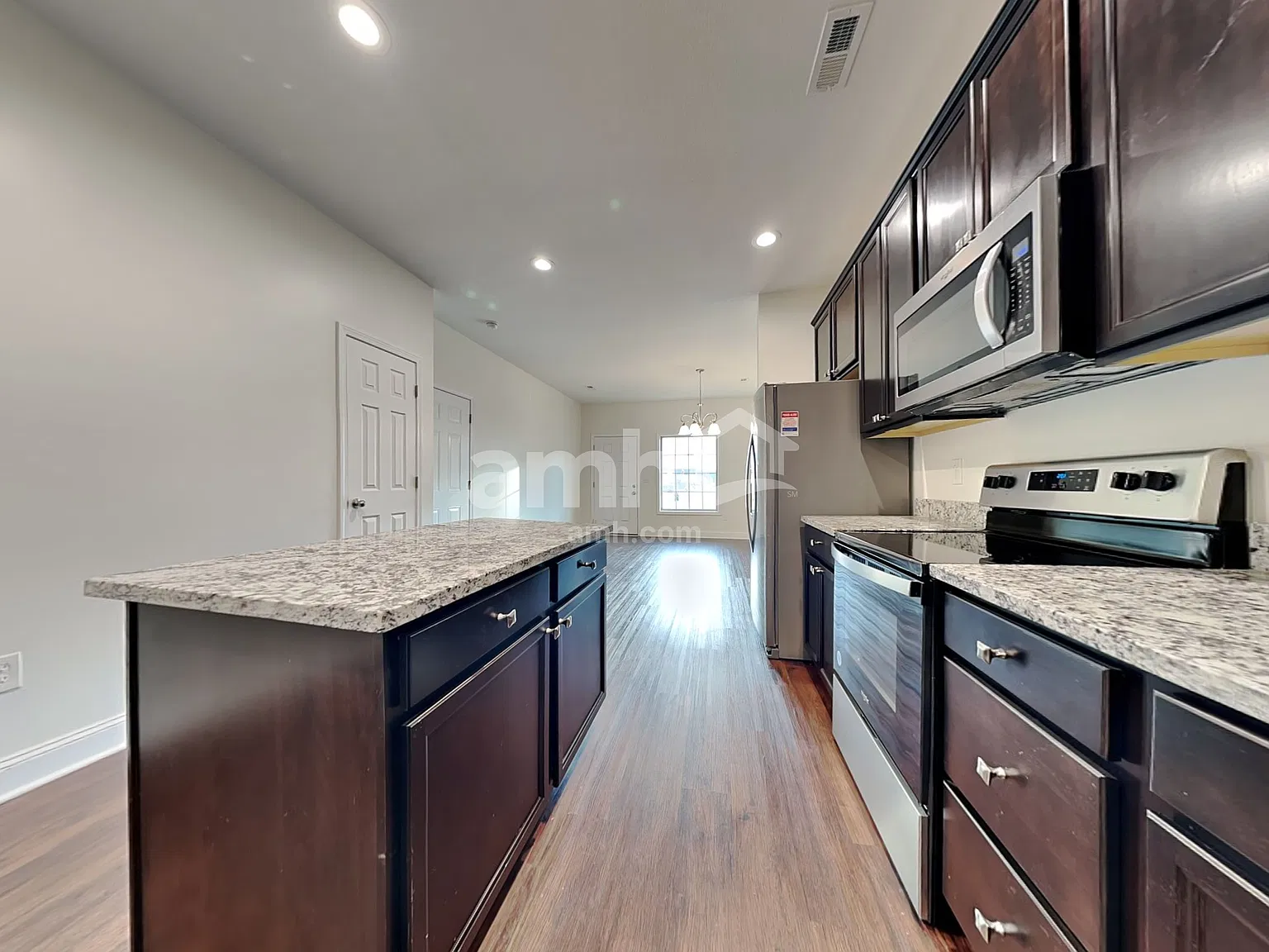 3 bed, 2.5 bath, 2085 sqft, $2,580 — Photo 4