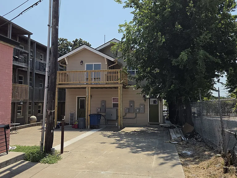 319 E 11th St #A — Photo 27