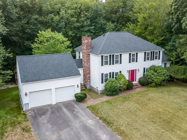 27 Gretchen Way, Raynham, MA 02767