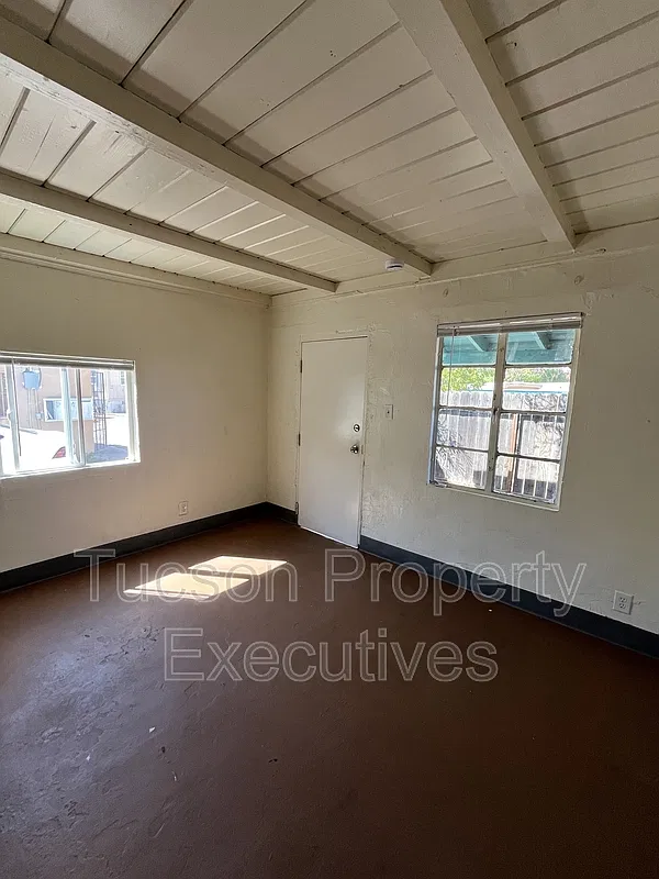 Studio, 1.0 bath, 300 sqft, $600 — Photo 3