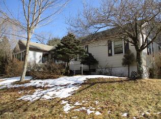 142 Log Tavern Rd, Milford, PA 18337